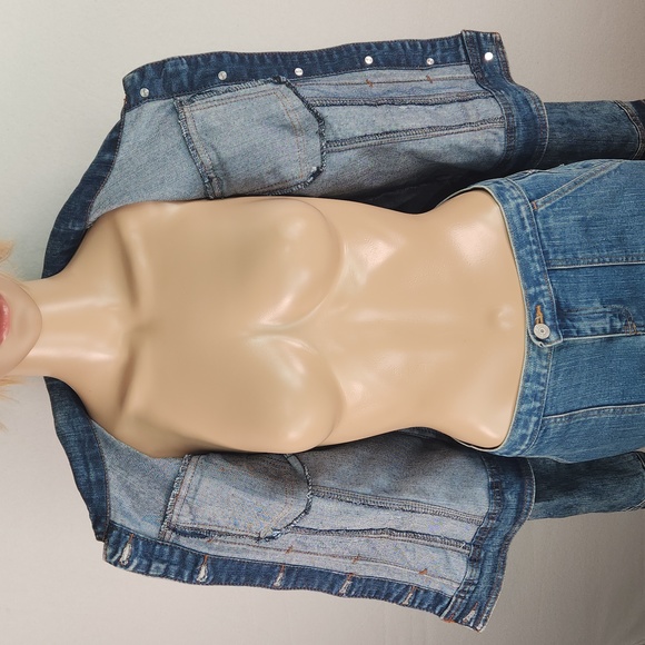 Almost Famous Distressed Denim Jacket Size L - Picture 14 of 17